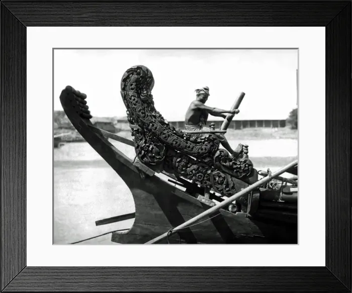 Framed Print : Burmese boatman, Burma (Myanmar) Framed Print : Burmese boatman, Burma (Myanmar)