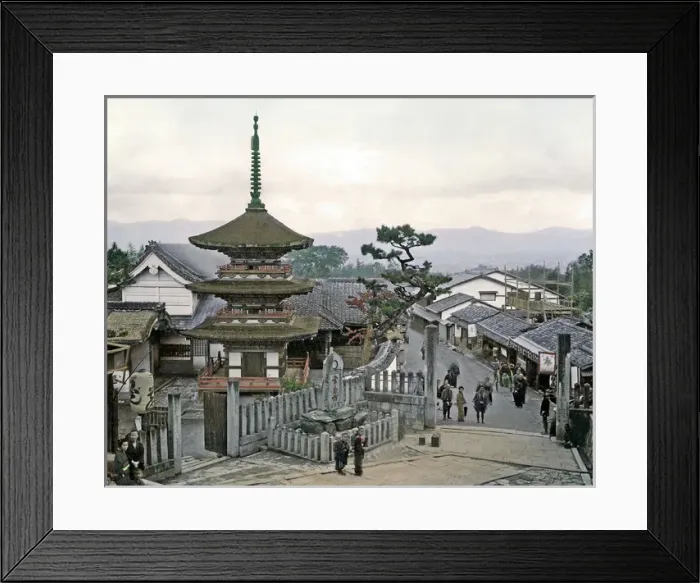 Framed Print : Street scene in Kiyomizu, Kyoto, Japan Framed Print : Street scene in Kiyomizu, Kyoto, Japan