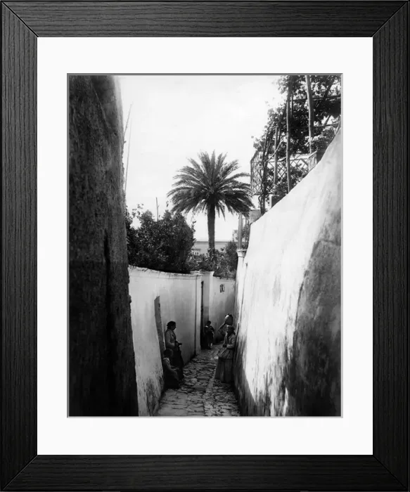 Framed Print : Street scene, Isle of Capri, Italy Framed Print : Street scene, Isle of Capri, Italy