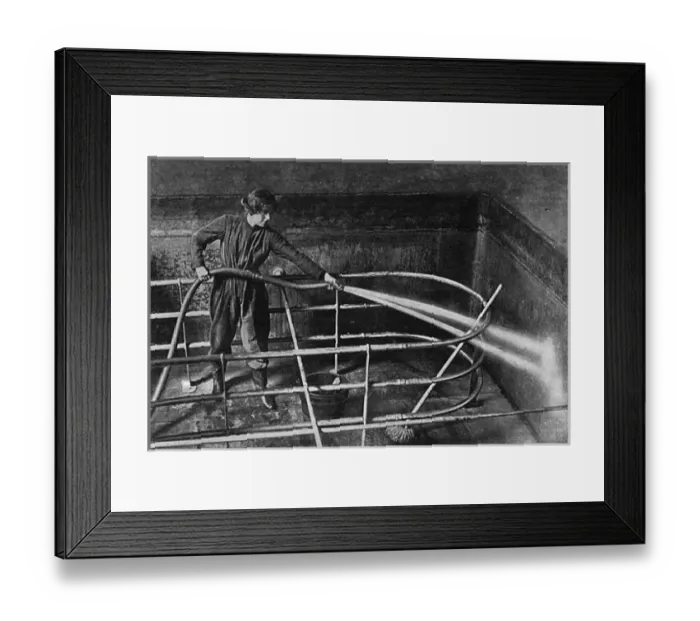 Framed Print : Women brewery workers, WW1 Framed Print : Women brewery workers, WW1