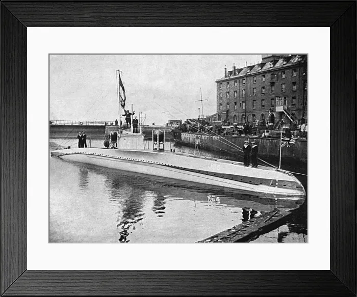 Framed Print : German submarine on view in London, WW1 Framed Print : German submarine on view in London, WW1