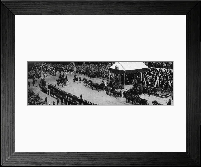 Framed Print : King and Queen in Nottingham Framed Print : King and Queen in Nottingham