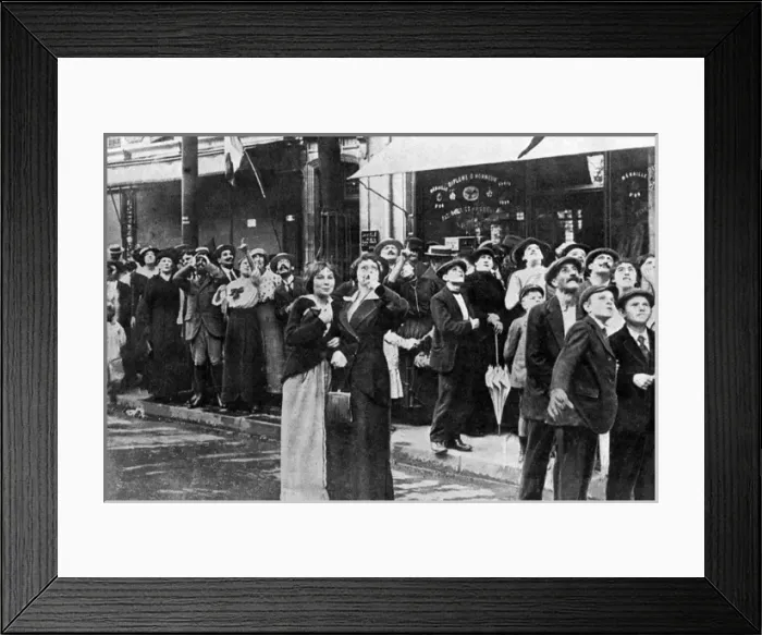 Framed Print : Parisians watch German aeroplane, WW1 Framed Print : Parisians watch German aeroplane, WW1