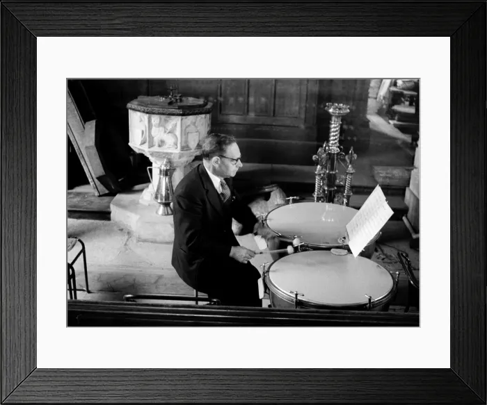 Framed Print : James Blades in rehearsal, Aldeburgh Festival Framed Print : James Blades in rehearsal, Aldeburgh Festival