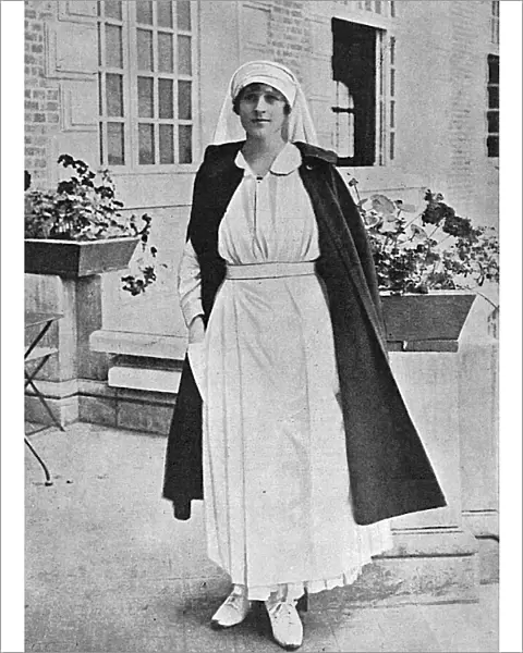 Zena Dare as a nurse, WW1
