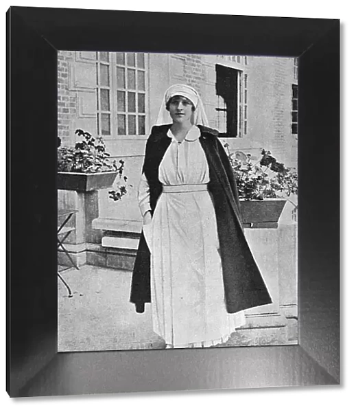 Zena Dare as a nurse, WW1