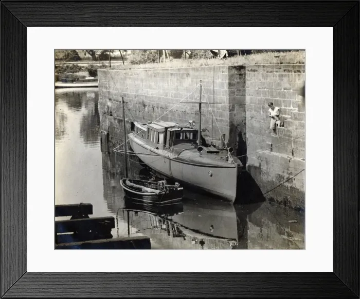Framed Print : Medusa in the opening to Cubitts Dock Framed Print : Medusa in the opening to Cubitts Dock