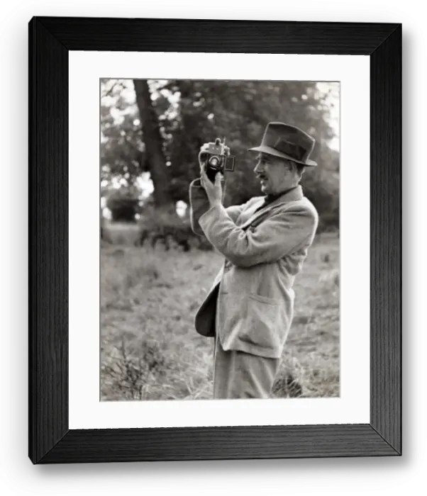 Framed Print : Alan Fraser taking photographs on the Medway in 1931 Framed Print : Alan Fraser taking photographs on the Medway in 1931