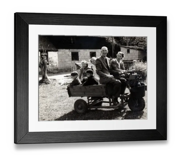 Framed Print : Rene Fraser & Co on the Wrigley at Cosawes Caravan Park Framed Print : Rene Fraser & Co on the Wrigley at Cosawes Caravan Park