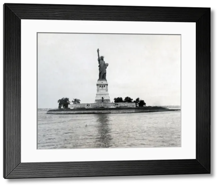 Framed Print : Statue of Liberty, New York Framed Print : Statue of Liberty, New York
