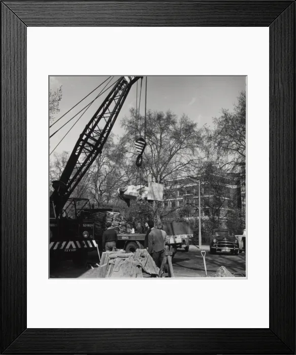 Framed Print : Statue arriving at Baden Powell House, London Framed Print : Statue arriving at Baden Powell House, London