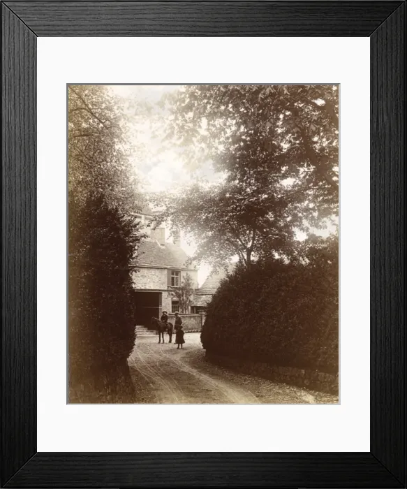 Framed Print : A Cotswold house and drive Framed Print : A Cotswold house and drive