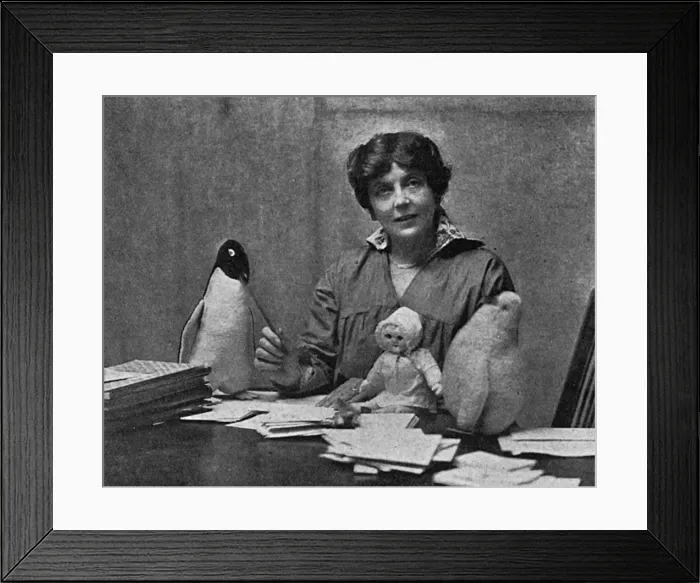 Framed Print : Lena Ashwell in a Three Arts overall, WW1 Framed Print : Lena Ashwell in a Three Arts overall, WW1