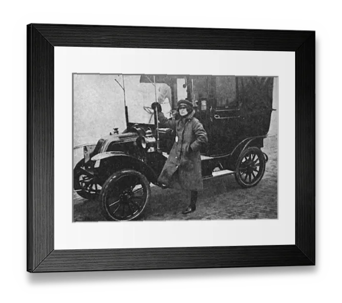 Framed Print : Miss Susan Dudley Ryder, Londons 1st lady taxi driver, WW1 Framed Print : Miss Susan Dudley Ryder, Londons 1st lady taxi driver, WW1