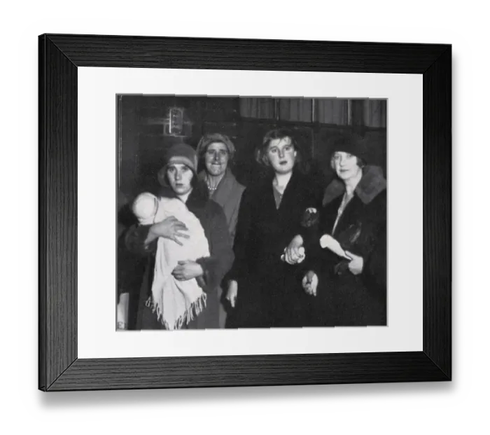Framed Print : Mothers and children wait for admission to a Cecil House, Lo Framed Print : Mothers and children wait for admission to a Cecil House, Lo