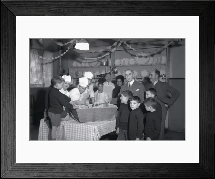 Framed Print : Royal Albert Orphanage, Bagshot, Surrey - cooking in kitchen Framed Print : Royal Albert Orphanage, Bagshot, Surrey - cooking in kitchen