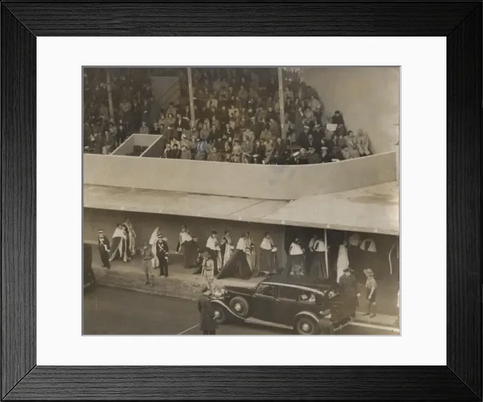 Framed Print : Peers entering Westminster Abbey for Coronation Framed Print : Peers entering Westminster Abbey for Coronation