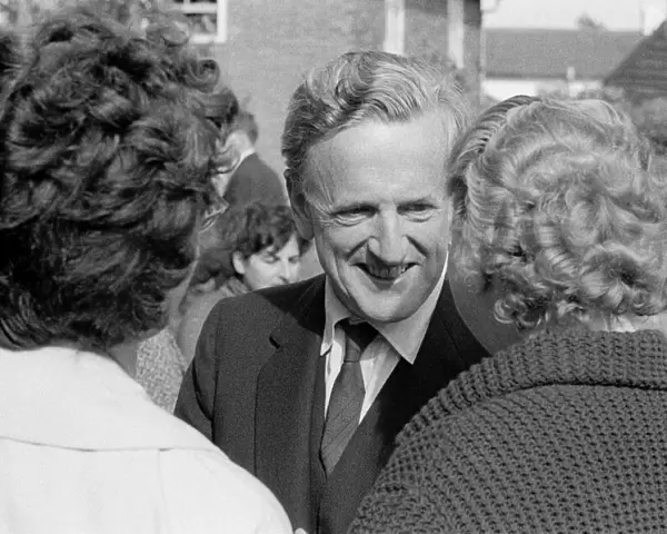 Peter Pears talking with Dorothy Strode 1961