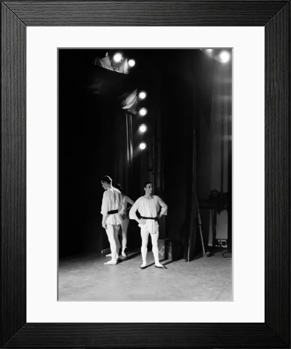 Framed Print : Royal Ballet School, Aldeburgh Festival 1961 Framed Print : Royal Ballet School, Aldeburgh Festival 1961