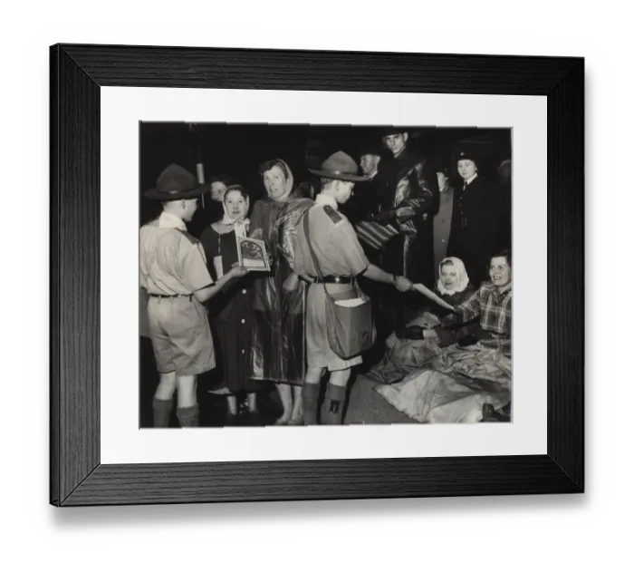 Framed Print : Scouts selling Coronation programmes Framed Print : Scouts selling Coronation programmes