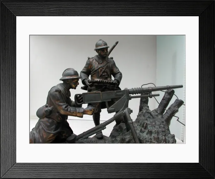 Framed Print : Two French soldiers with Hotchkiss machine gun, WW1 Framed Print : Two French soldiers with Hotchkiss machine gun, WW1