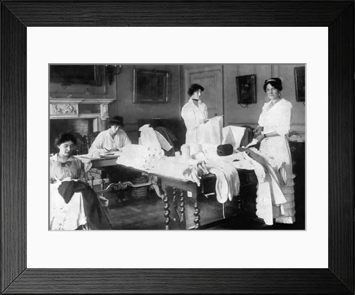 Framed Print : Viscountess Gladstone working for base hospitals, WW1 Framed Print : Viscountess Gladstone working for base hospitals, WW1