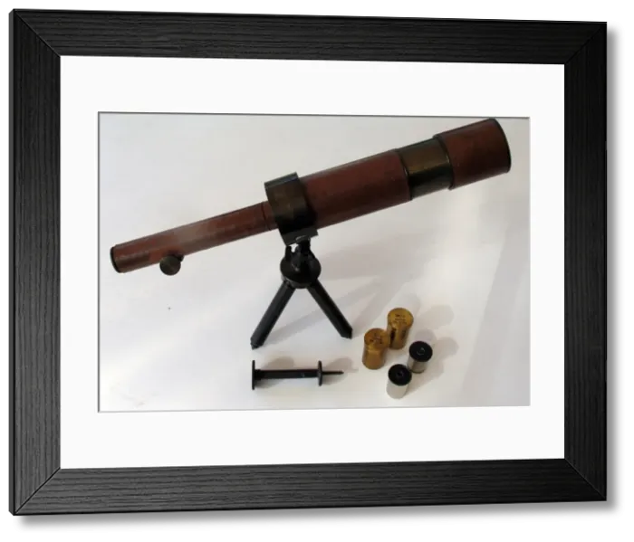 Framed Print : The Davon patent brass spotting telescope, WW1 Framed Print : The Davon patent brass spotting telescope, WW1