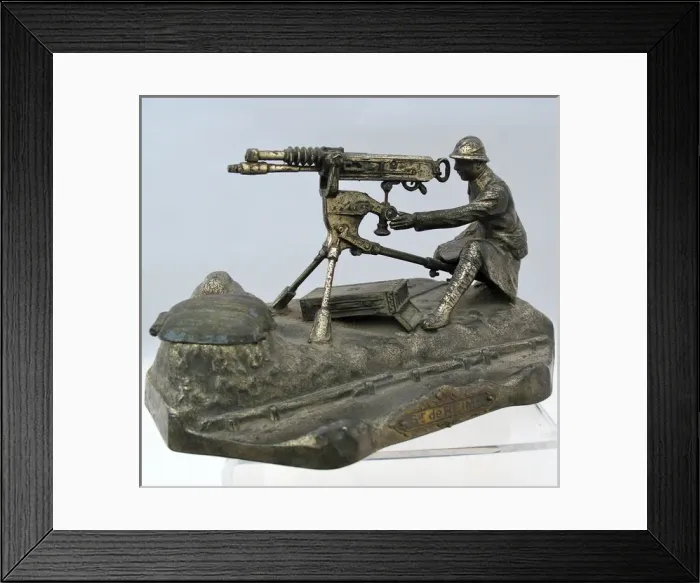 Framed Print : WW1 inkwell, French soldier with Hotchkiss machine gun Framed Print : WW1 inkwell, French soldier with Hotchkiss machine gun