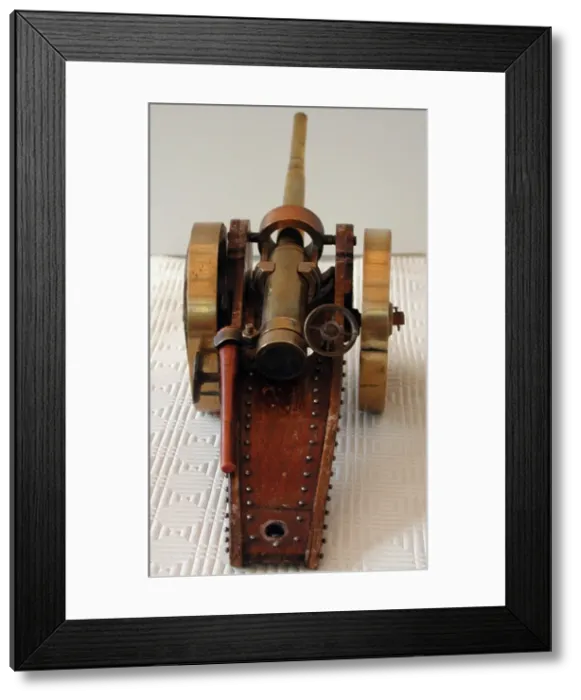 Framed Print : Model of artillery piece, WW1 Framed Print : Model of artillery piece, WW1