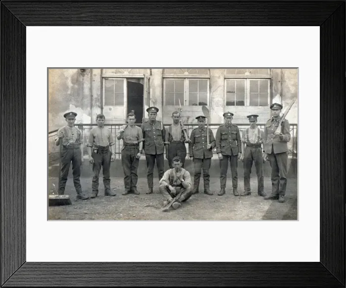 Framed Print : WWI group of No 3 Troop Essex Yeomanry - a boxing match Framed Print : WWI group of No 3 Troop Essex Yeomanry - a boxing match