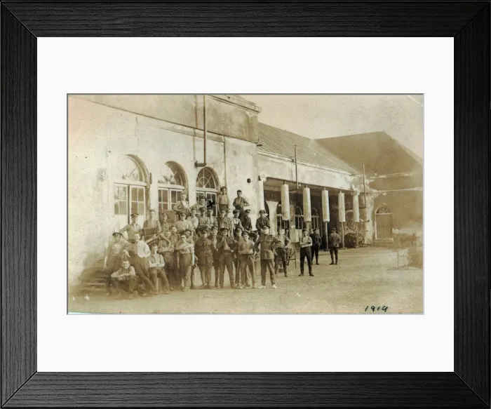 Framed Print : WWI group of No 3 Troop Essex Yeomanry - a boxing match Framed Print : WWI group of No 3 Troop Essex Yeomanry - a boxing match