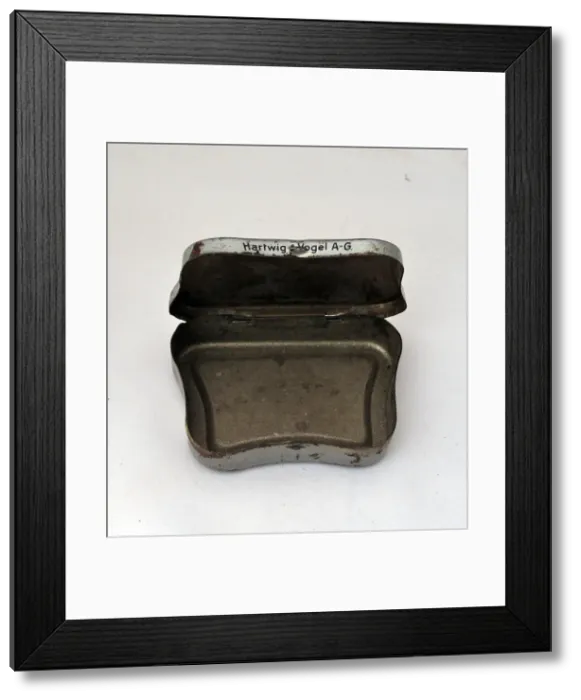 Framed Print : A patriotic Hartwig & Vogel AG lozenge box Framed Print : A patriotic Hartwig & Vogel AG lozenge box