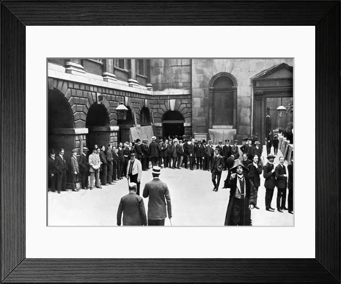 Framed Print : The Bank of England at the beginning of World War I Framed Print : The Bank of England at the beginning of World War I