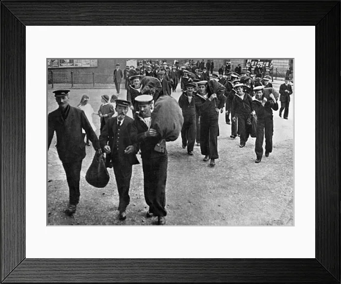 Framed Print : Naval reserves called up at the outbreak of World War I Framed Print : Naval reserves called up at the outbreak of World War I