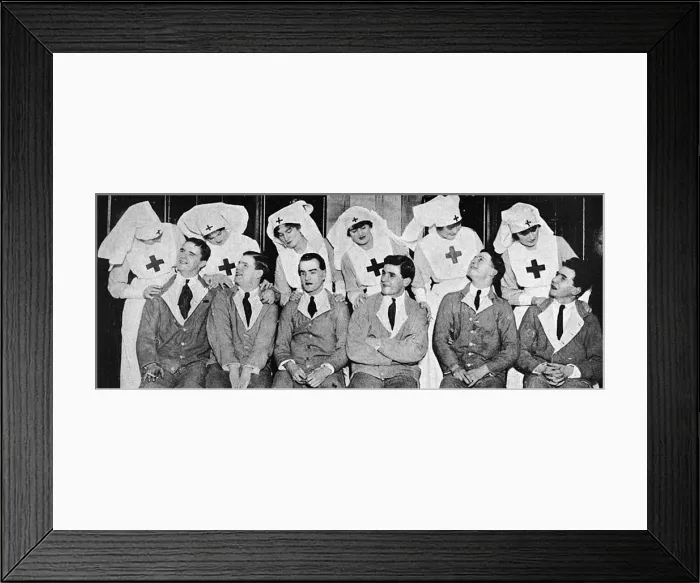 Framed Print : Blinded soldier starring in a revue, WW1 Framed Print : Blinded soldier starring in a revue, WW1