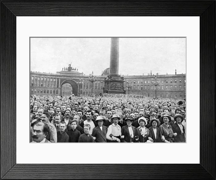 Framed Print : Enthusiastic Russians at the beginning of World War I Framed Print : Enthusiastic Russians at the beginning of World War I