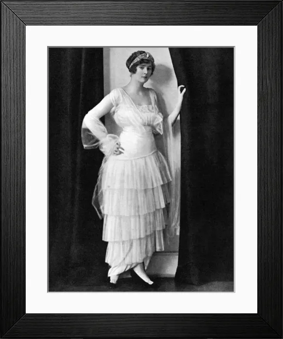 Framed Print : Viscountess Curzon, 1915 Framed Print : Viscountess Curzon, 1915