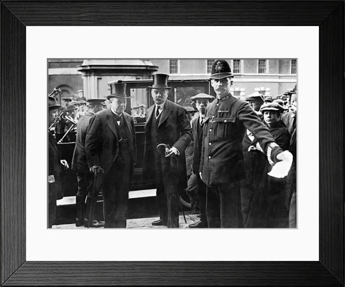 Framed Print : Lord Kitchener and Lord Haldane arriving at the War Office Framed Print : Lord Kitchener and Lord Haldane arriving at the War Office