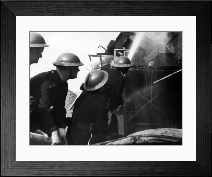 Framed Print : Firefighters at work in Bermondsey, WW2 Framed Print : Firefighters at work in Bermondsey, WW2