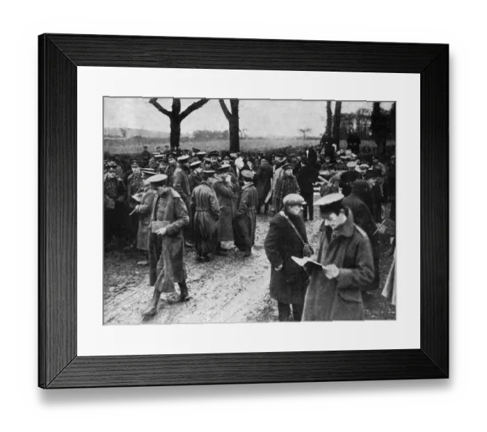 Framed Print : Sport under military patronage: coursing in 1915 Framed Print : Sport under military patronage: coursing in 1915