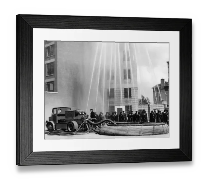 Framed Print : London firefighters with hosepipes Framed Print : London firefighters with hosepipes