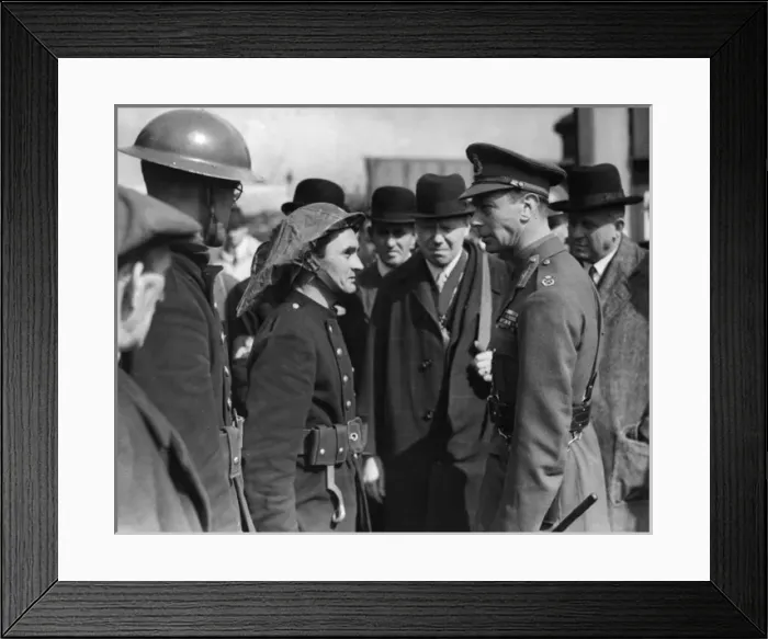 Framed Print : King George VI with firefighters, Docklands area, WW2 Framed Print : King George VI with firefighters, Docklands area, WW2