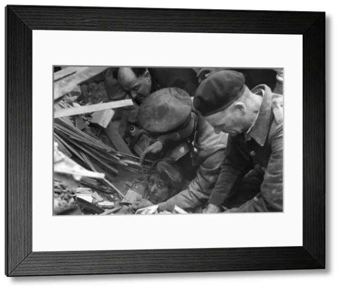 Framed Print : Rescue following V2 rocket attack, Manor Park, London, WW2 Framed Print : Rescue following V2 rocket attack, Manor Park, London, WW2