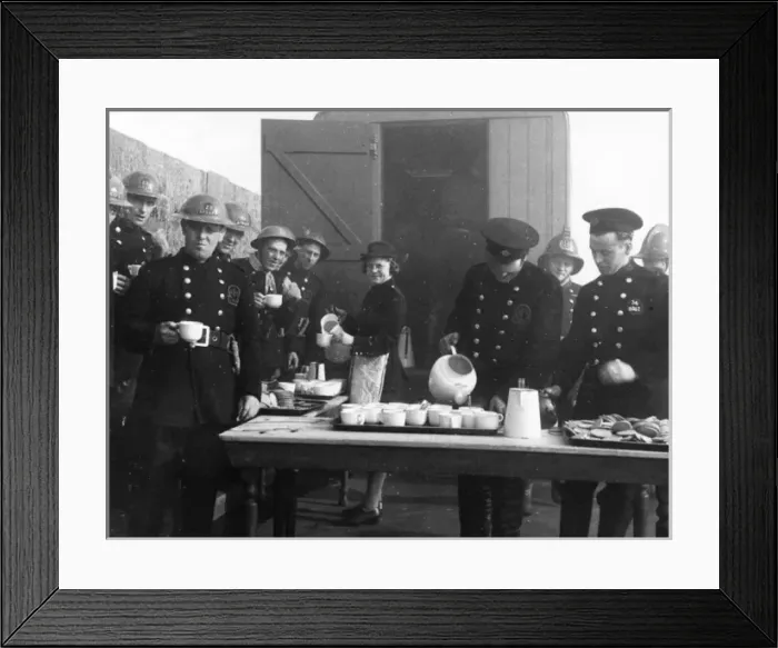 Framed Print : London Fire Brigade and AFS with canteen van, WW2 Framed Print : London Fire Brigade and AFS with canteen van, WW2