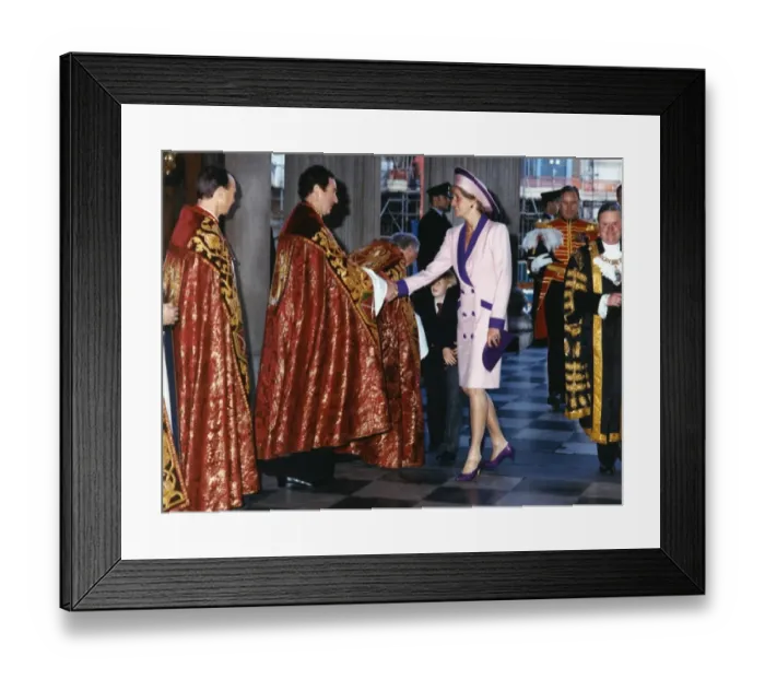 Framed Print : Princess Diana, William and Harry meeting clergymen Framed Print : Princess Diana, William and Harry meeting clergymen