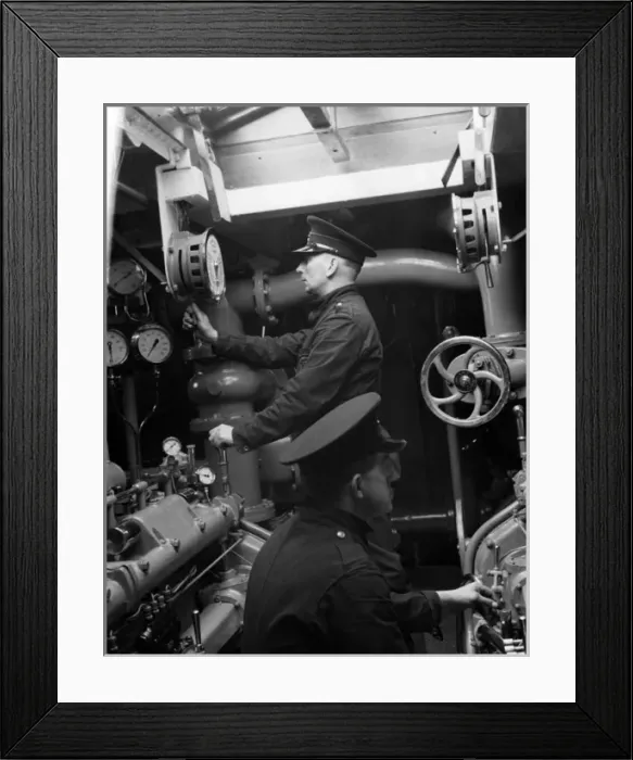 Framed Print : Operating the London Fire Brigades fireboat Massey Shaw Framed Print : Operating the London Fire Brigades fireboat Massey Shaw