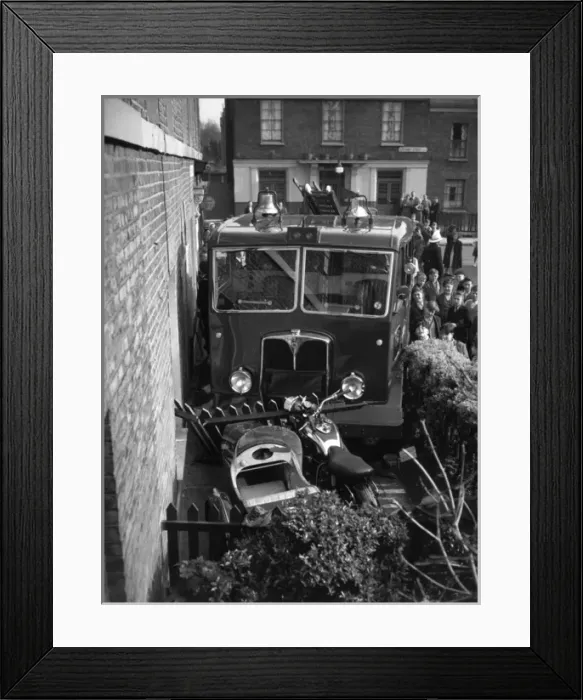 Framed Print : Incident at East Surrey Grove, SE London Framed Print : Incident at East Surrey Grove, SE London