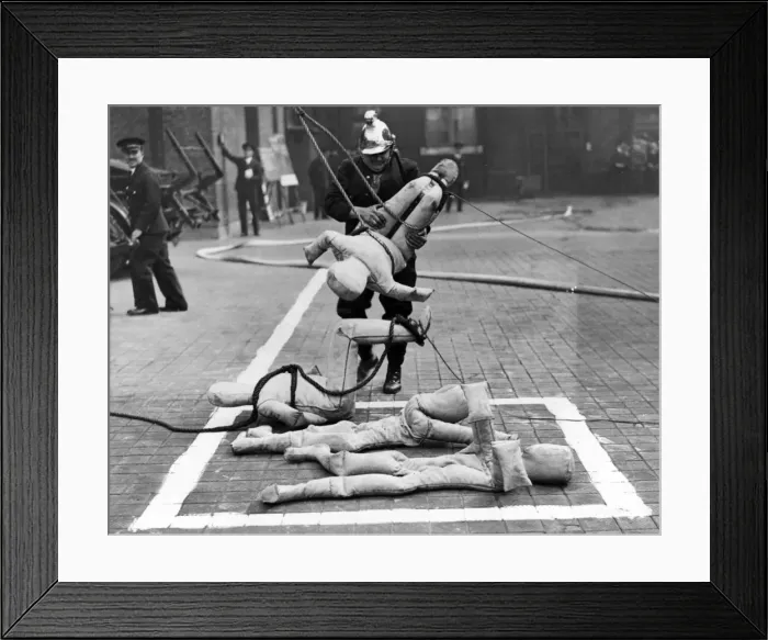 Framed Print : London Fire Brigade escape competition with dummies Framed Print : London Fire Brigade escape competition with dummies