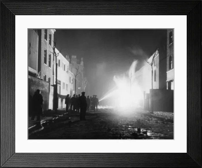Framed Print : Blitz in London -- firefighters in Bermondsey, WW2 Framed Print : Blitz in London -- firefighters in Bermondsey, WW2