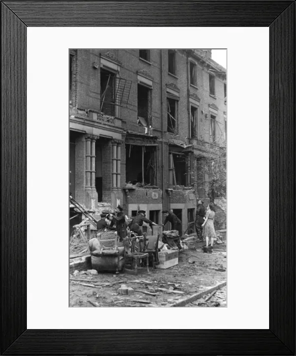 Framed Print : Salvaging furniture from damaged homes, London, WW2 Framed Print : Salvaging furniture from damaged homes, London, WW2